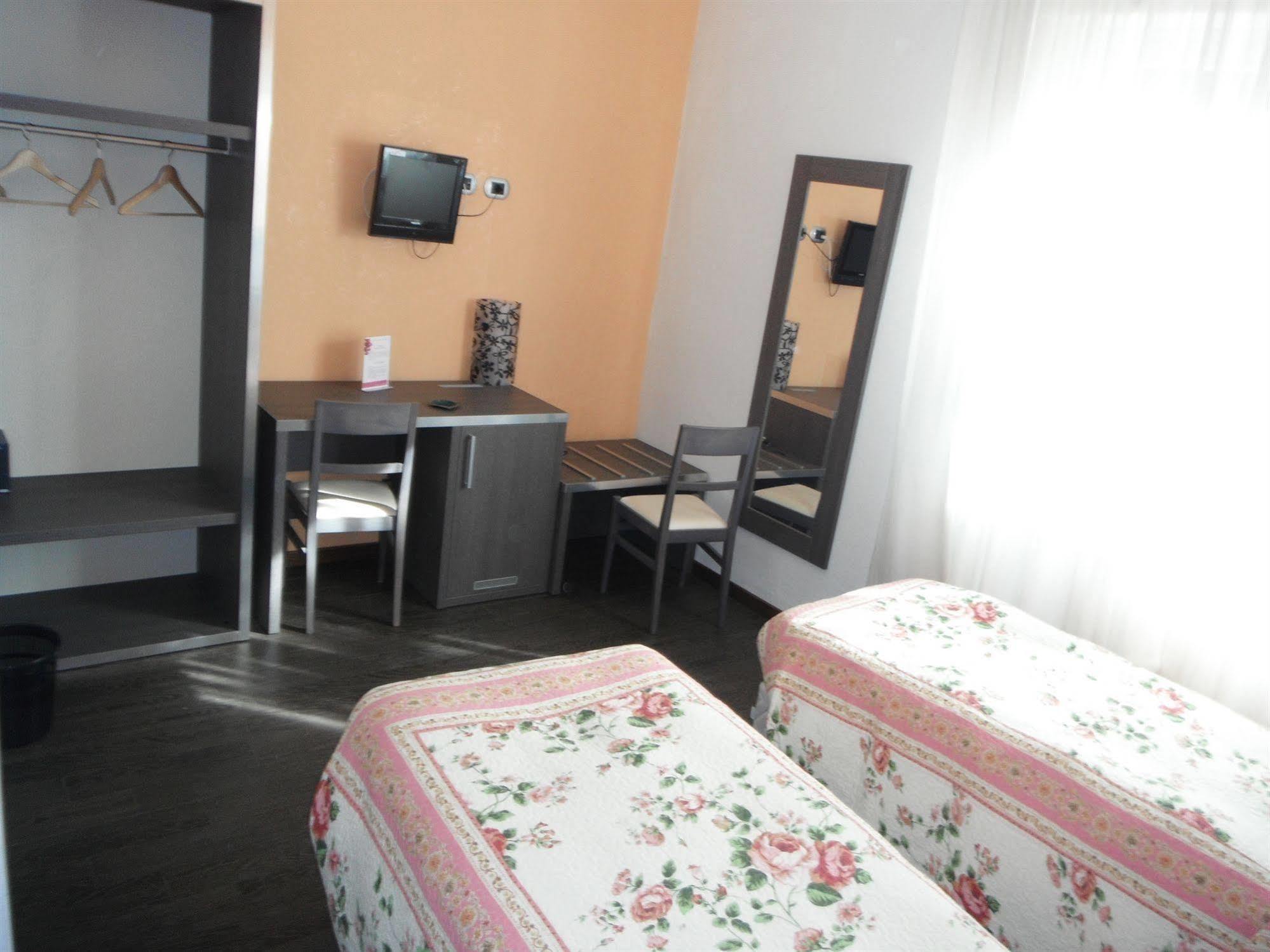 Hotel Renato Sesto San Giovanni Dış mekan fotoğraf